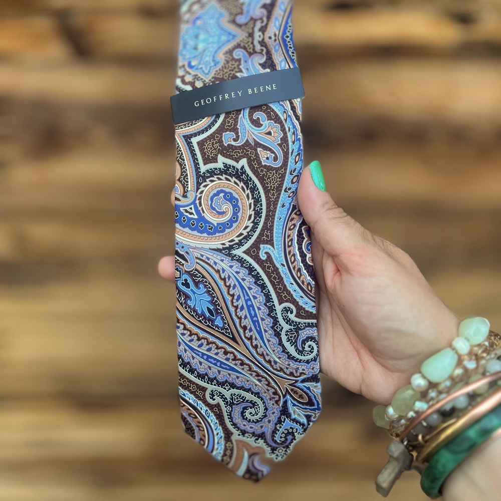 GEOFFREY BEENE | NWT Blue and Brown Paisley Tie
